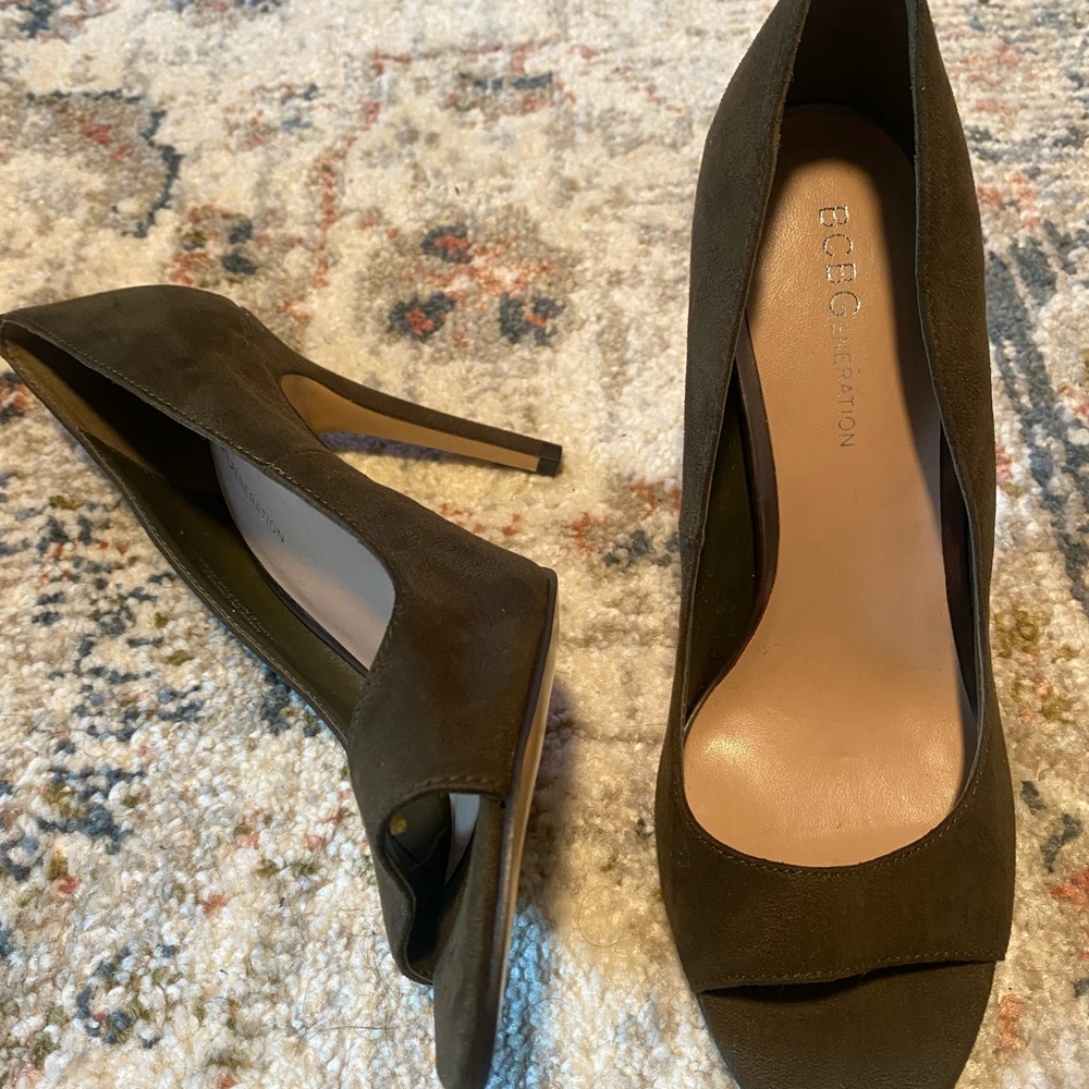 BCBG suede olive heels